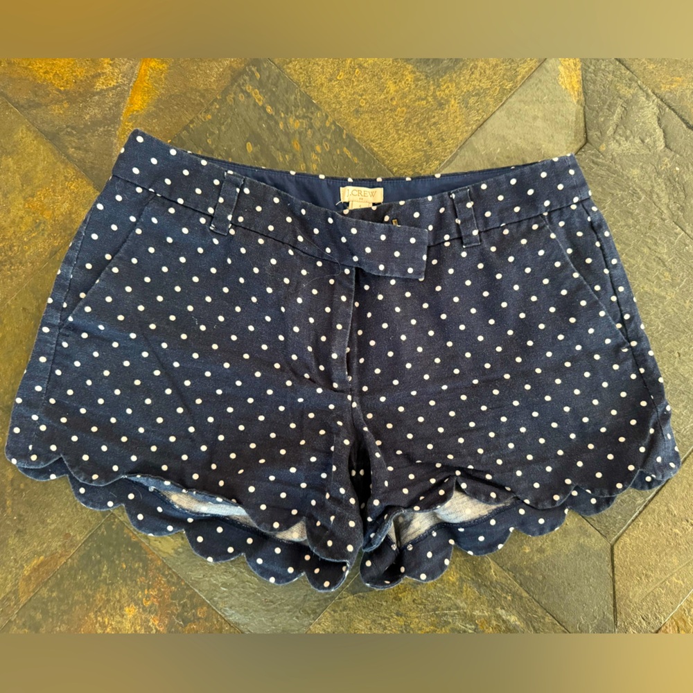 J Crew women's shorts with scalloped trim. Size 4, navy with white polka dots.